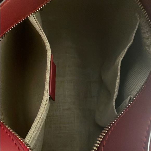 Gucci Red Satchel with Embossed Pattern and Gold Hardware - Picture 7 of 9